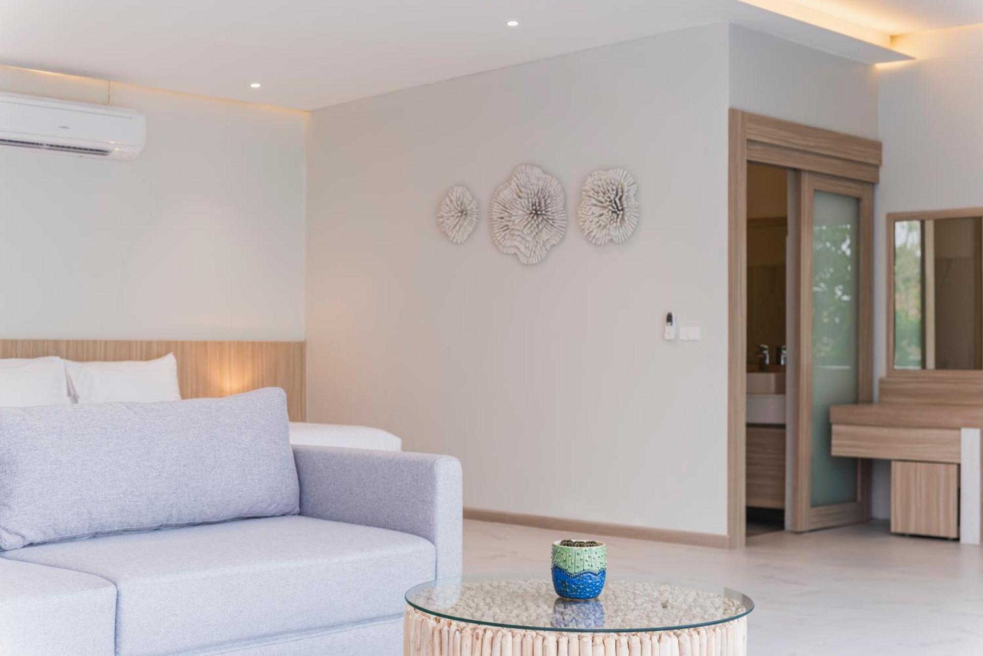 Seaview Beachfront 1